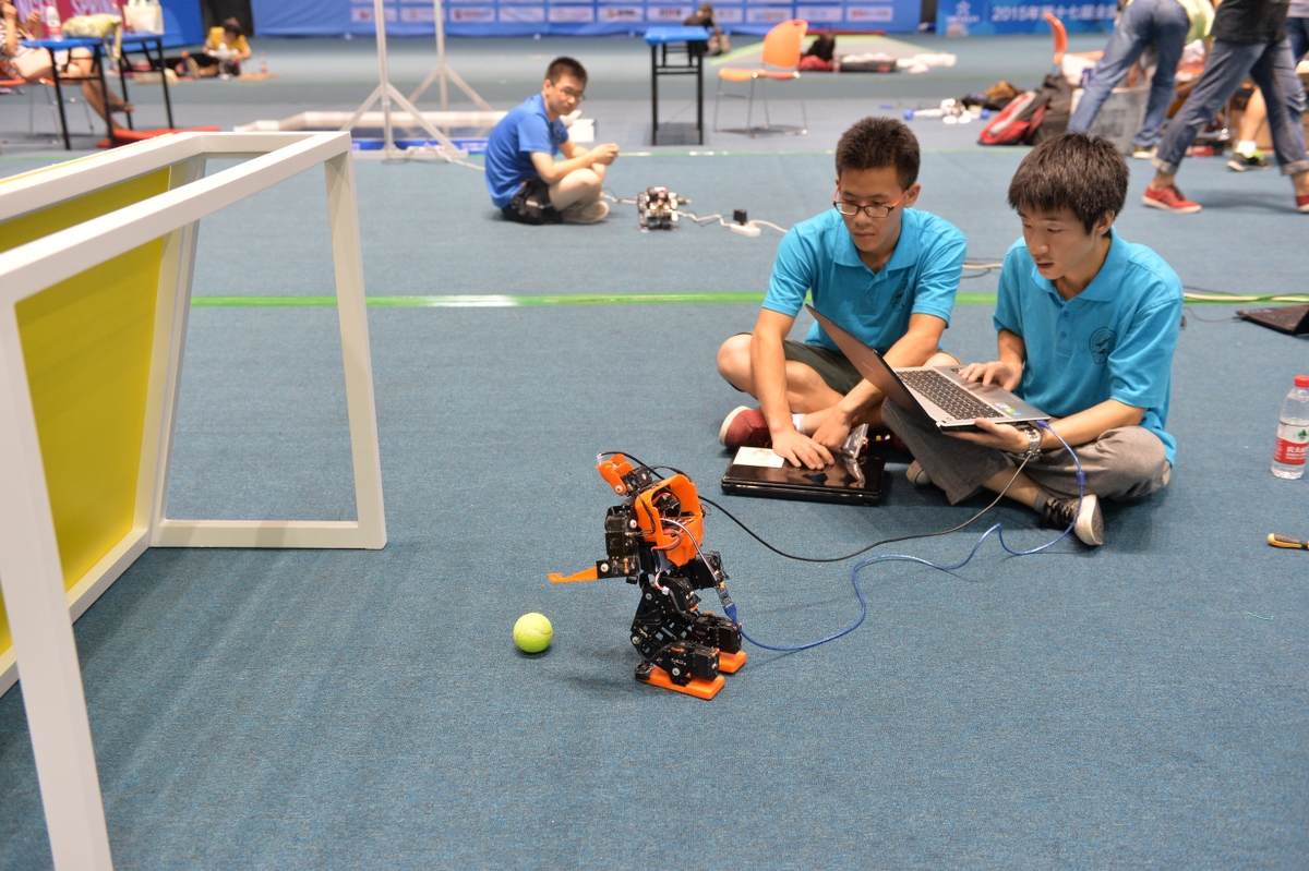 西工大在第六届国际仿人机器人奥林匹克大赛中