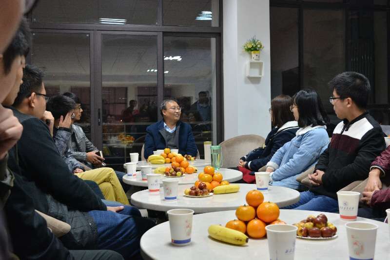 材料学院开展材子有约活动,与大牛教授畅谈学
