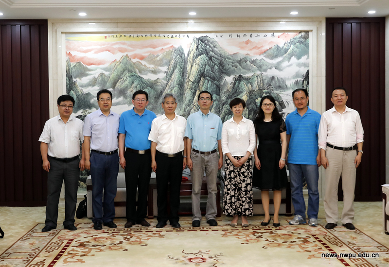 南京大学长江学者胡大平教授受聘为西北工业大