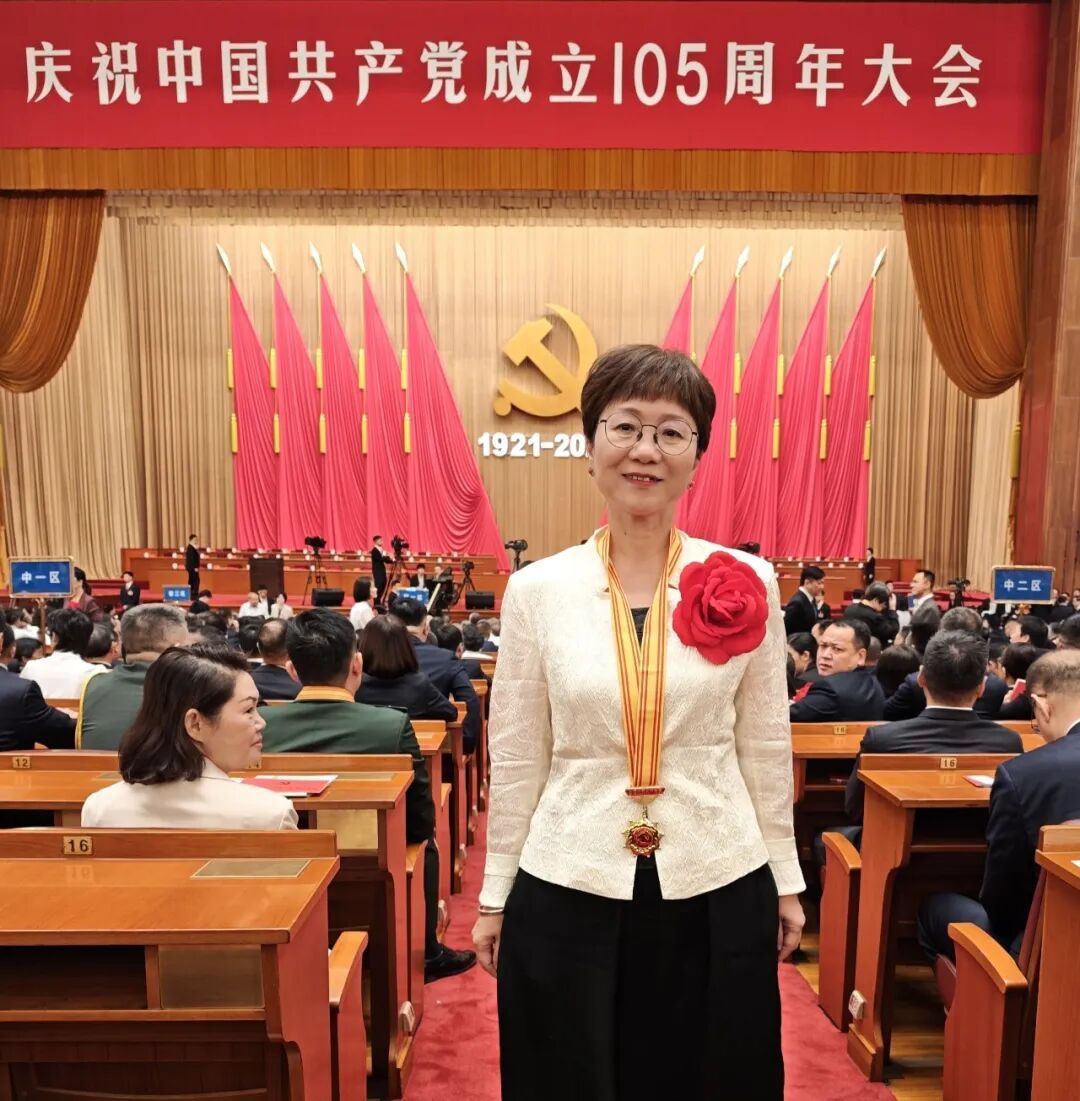 黄维娜.jpg