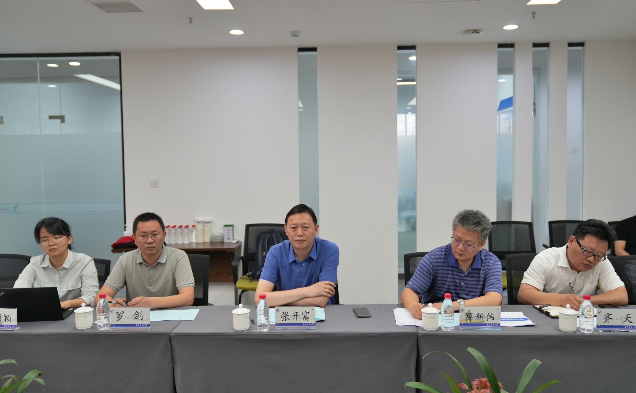 社科3.jpg 社科3.jpg
