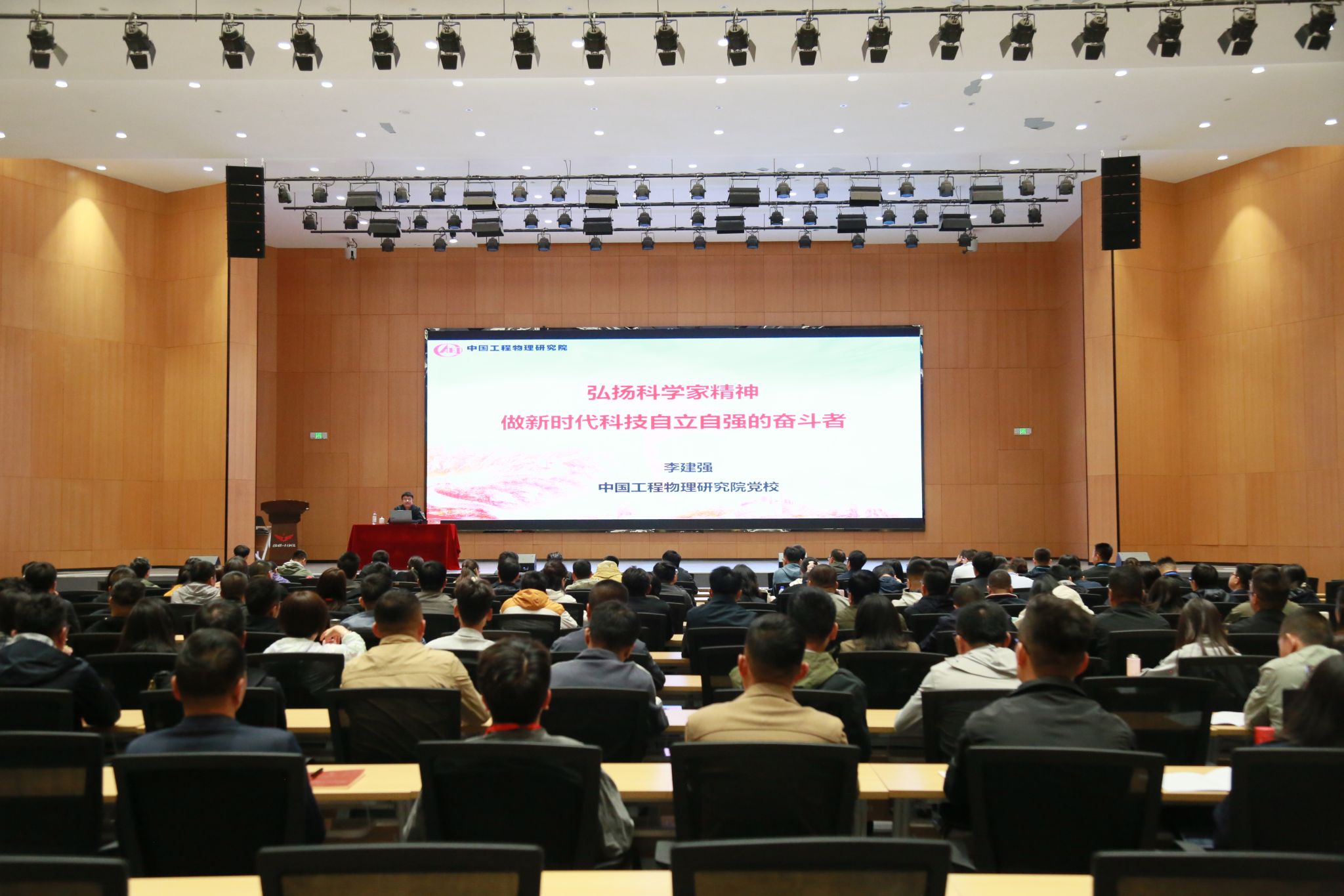 CD5A3325.JPG CD5A3325.JPG