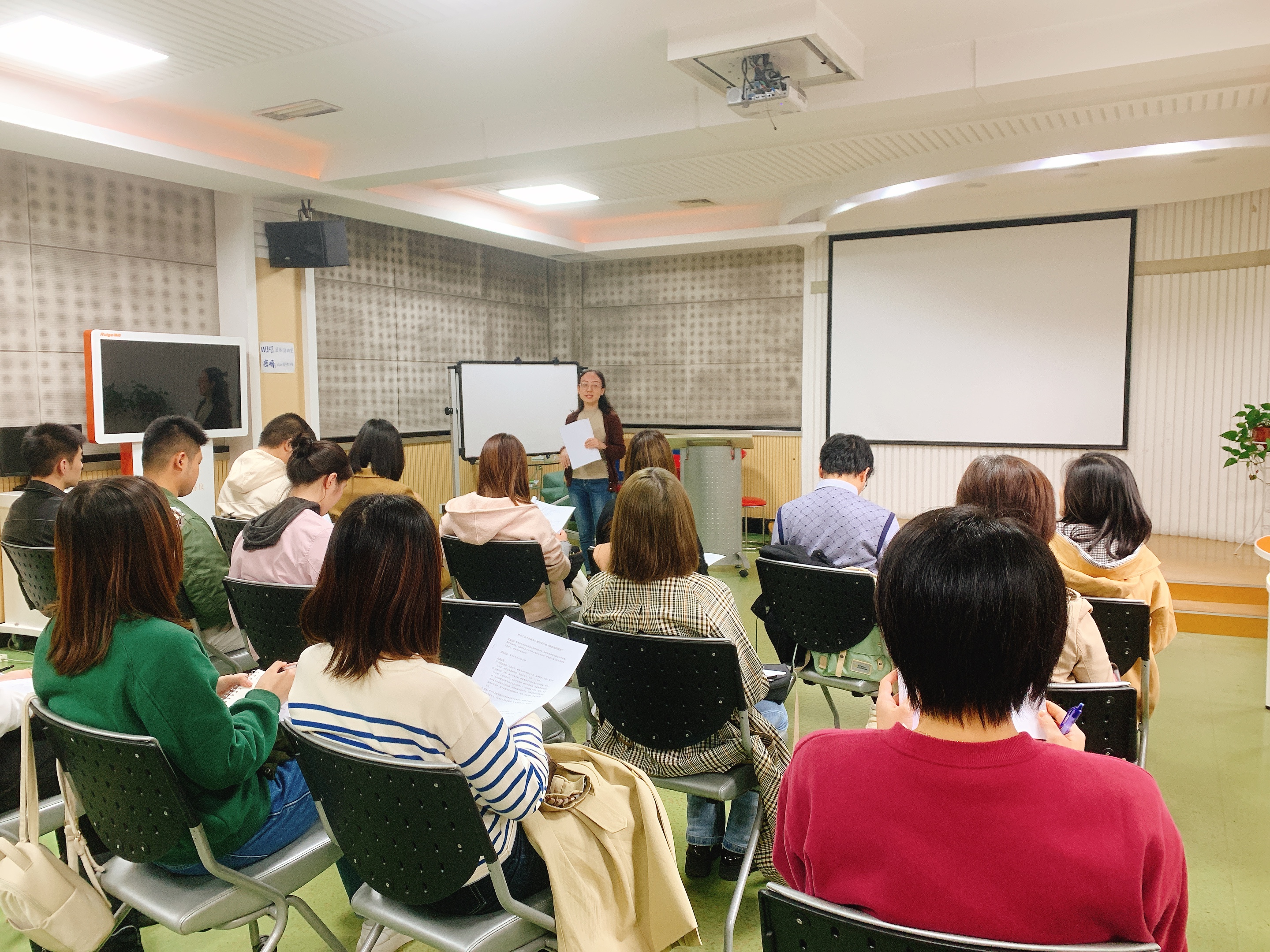 2021级新生校园生活适应访谈工作全面启动