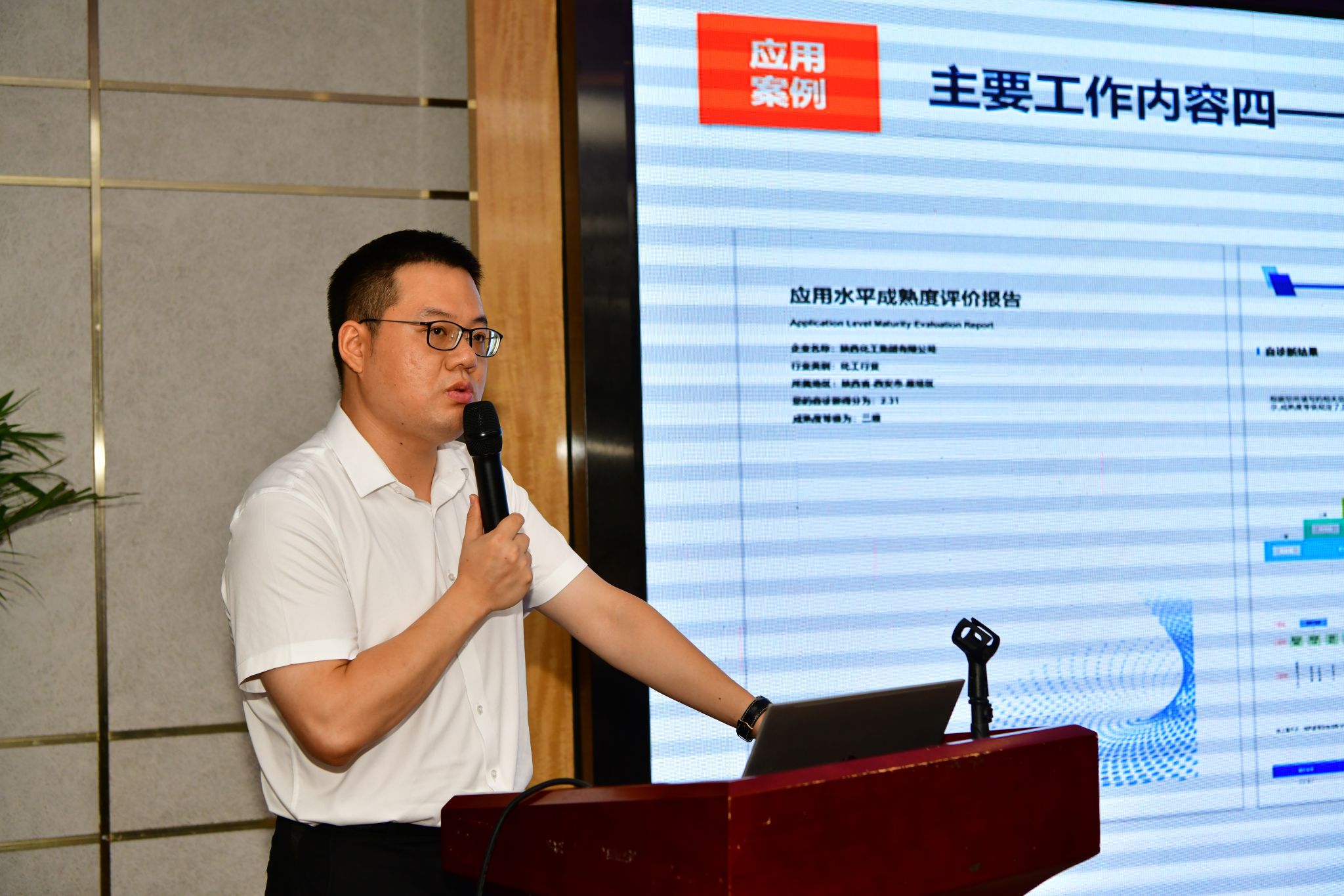 吴毅哲2.JPG