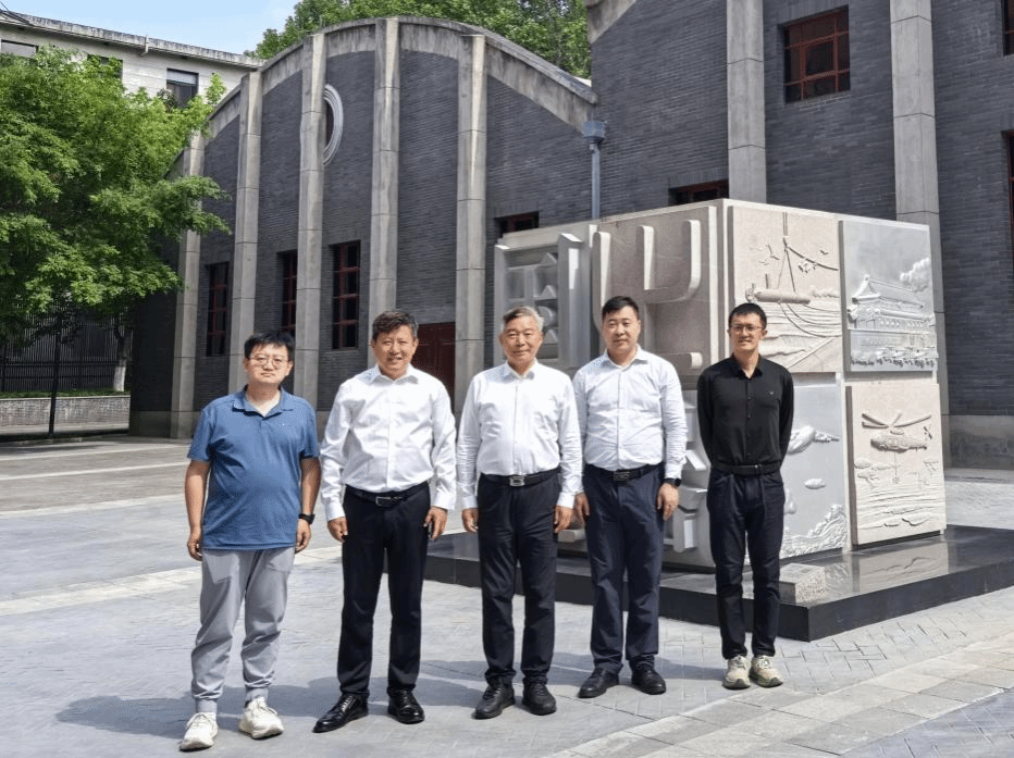 参观科技馆.png 参观科技馆.png