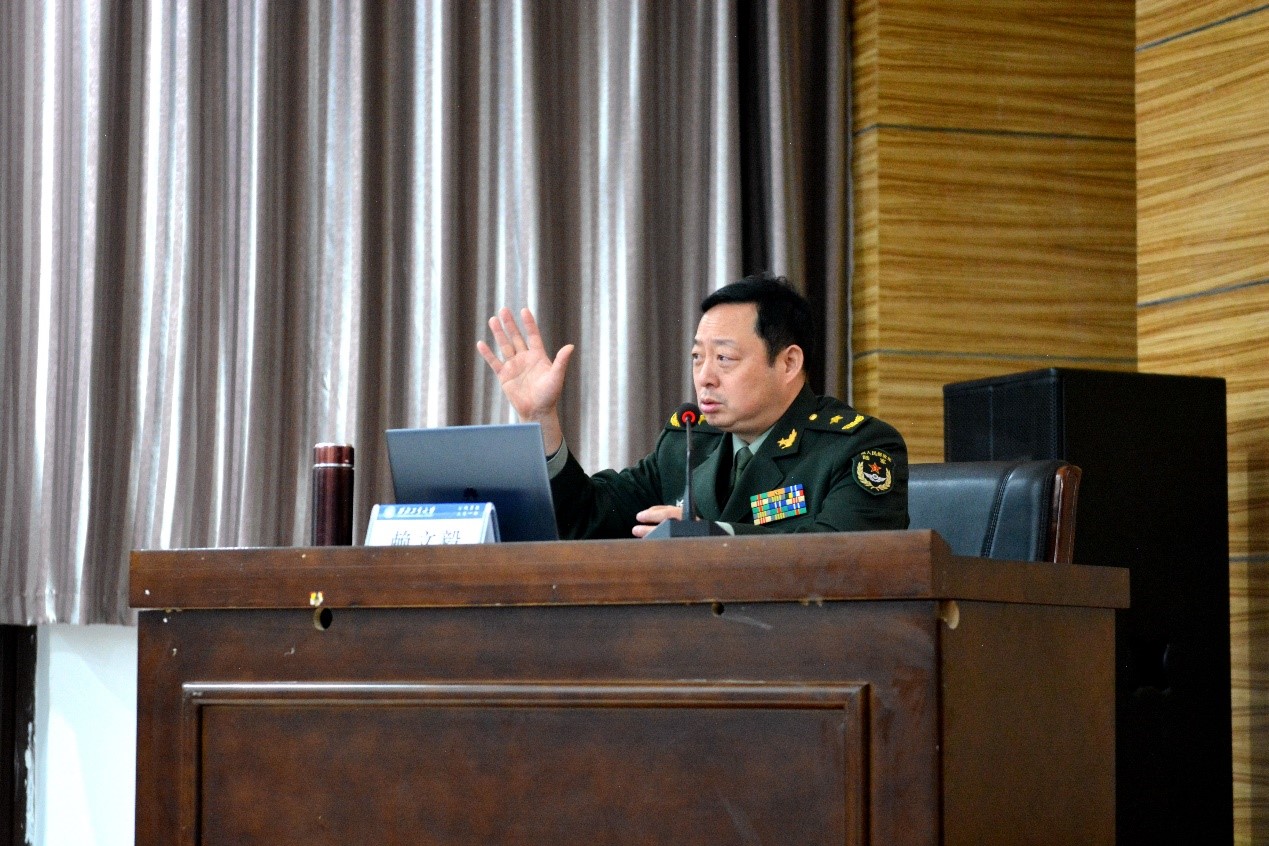 赖文毅少将做客我校“翱翔名家讲堂”作题为《清澈的爱，只为中国》的主题报告